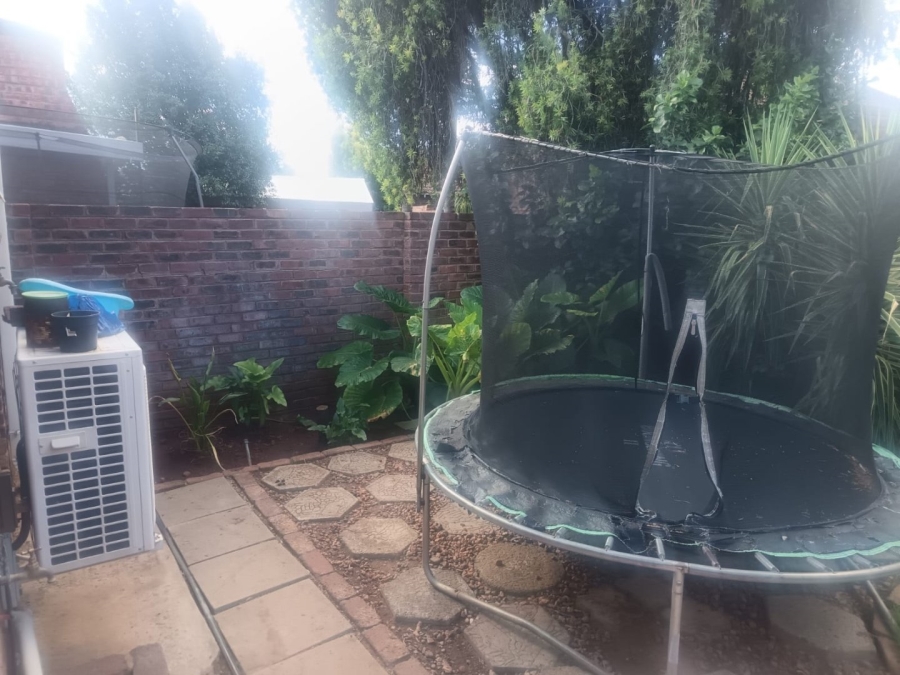 3 Bedroom Property for Sale in Rhodesdene Northern Cape